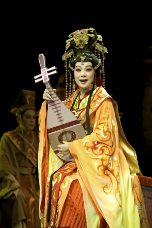 CHENGDU - JUN 6: Chinese Gaojia Opera performer make a show on stage to compete for awards in 25th Chinese Drama Plum Blossom Award competition at Jinsha theater.Jun 6, 2011 in Chengdu, China.
Chinese Drama Plum Blossom Award is the highest theatrical awaのeditorial素材