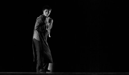 CHENGDU - SEPT 29: chinese famous opera artist Tian Mansha performs Concept opera Sigh on stage at JinSha theater Sept 29, 2011 in Chengdu, China.のeditorial素材