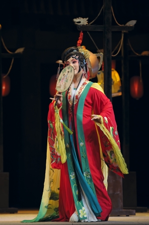 CHENGDU - JUN 4: chinese Sichuan opera performer make a show on stage to compete for awards in 25th Chinese Drama Plum Blossom Award competition at Xinan theater.Jun 4, 2011 in Chengdu, China.
Chinese Drama Plum Blossom Award is the highest theatrical awaのeditorial素材