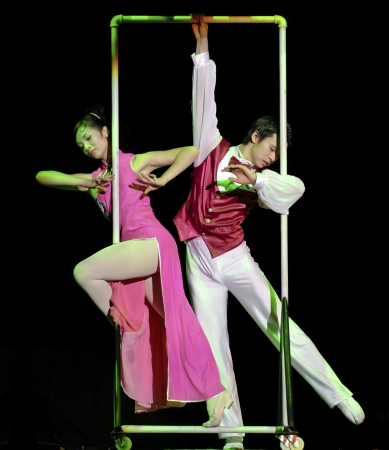 CHENGDU - DEC 13: modern dance performed by Hainan Song And Dance Troupe at JINCHENG theater in the 7th national dance competition of china on DEC 13,2007 in Chengdu, China.のeditorial素材