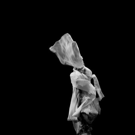 CHENGDU - SEPT 29: chinese famous opera artist Tian Mansha performs Concept opera Sigh on stage at JinSha theater Sept 29, 2011 in Chengdu, China.のeditorial素材