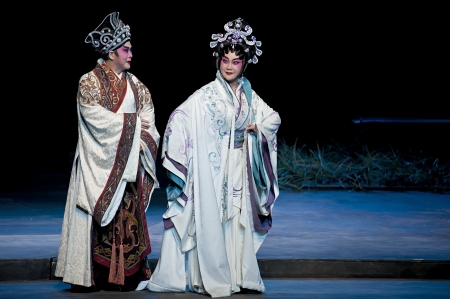 CHENGDU - MAY 9: Chinese opera actor performs on stage in 26th Chinese Drama Plum Blossom Award competition at Southwest theater.May 9, 2013 in Chengdu, China.のeditorial素材