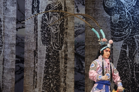 CHENGDU - MAY 30: chinese Beijing opera performer make a show on stage to compete for awards at Shengge theater in 25th Chinese Drama Plum Blossom Award competition.May 30, 2011 in Chengdu, China.
Chinese Drama Plum Blossom Award is the highest theatricalのeditorial素材