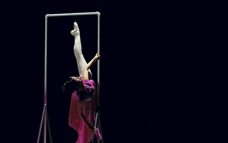 CHENGDU - DEC 13: modern dance performed by Hainan Song And Dance Troupe at JINCHENG theater in the 7th national dance competition of china on DEC 13,2007 in Chengdu, China.のeditorial素材
