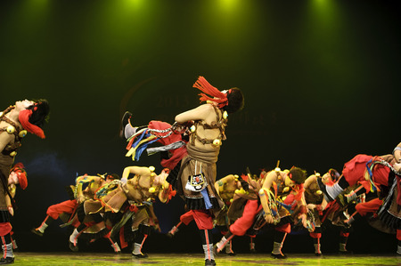 CHENGDU - APR 12: Southwest University for Nationalities College of Art perform tibetan national dance "Boat of the plateau" at sichuan song and dance theater in the new works for 2013 dance competition in Sichuan.Apr 12,2013 in Chengdu, China.のeditorial素材