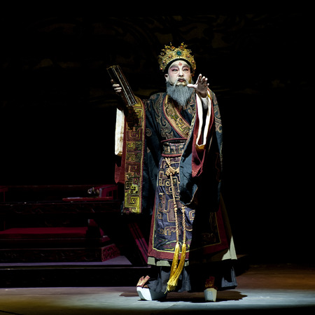 CHENGDU - MAY 9: Chinese opera actor performs on stage in 26th Chinese Drama Plum Blossom Award competition at Southwest theater.May 9, 2013 in Chengdu, China.のeditorial素材