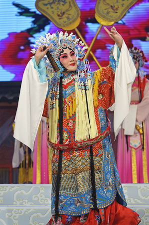 CHENGDU - JUN 4: chinese Hui opera performer make a show on stage to compete for awards in 25th Chinese Drama Plum Blossom Award competition at Xinan theater.Jun 4, 2011 in Chengdu, China.
Chinese Drama Plum Blossom Award is the highest theatrical award iのeditorial素材