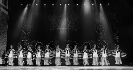 CHENGDU - SEP 27: chinese Tibetan ethnic dancers perform on stage at experimental theater.Sep 27,2010 in Chengdu, China.のeditorial素材