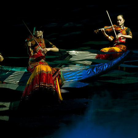 CHENGDU - SEP 26: chinese Yi ethnic musician  perform on stage at JIAOZI theater.Sep 26,2010 in Chengdu, China.のeditorial素材