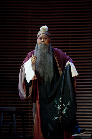 CHENGDU - FEB 14: chinese Sichuan traditional opera actor performs on stage at Sichuan opera theater.Feb 14, 2015 in Chengdu, China.のeditorial素材