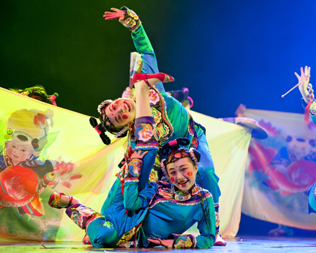 CHENGDU - APR 11: Deyang Song and Dance troupe perform chinese national dance "Show New Year pictures" at sichuan song and dance theater in the new works for 2013 dance competition in Sichuan.Apr 11,2013 in Chengdu, China.のeditorial素材