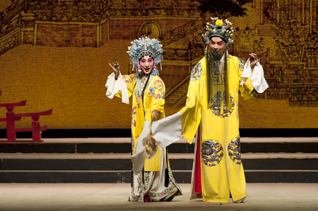 CHENGDU - NOV 25: chinese traditional opera actors perform on stage at Jiaozi theater.Nov 25, 2014 in Chengdu, China.のeditorial素材