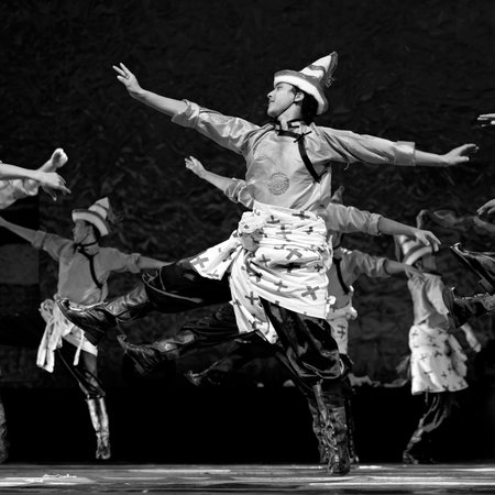 CHENGDU - SEP 28: chinese ethnic dancers perform on stage at experimental theater.Sep 28,2010 in Chengdu, China.のeditorial素材
