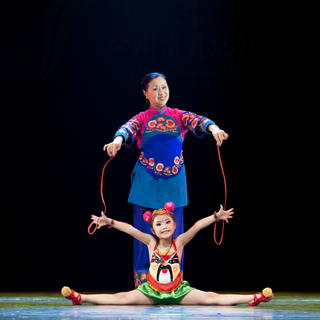 CHENGDU - APR 12: Guangyuan Shudao Zhaohua art troupe perform chinese national dance "Grandma and grandson's feelings" at sichuan song and dance theater in the new works for 2013 dance competition in Sichuan.Apr 12,2013 in Chengdu, China.のeditorial素材