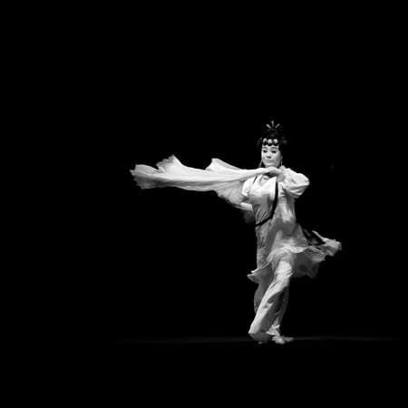 CHENGDU - MAY 14: Chinese opera actress performs on stage in 26th Chinese Drama Plum Blossom Award competition at Jiaozi theater.のeditorial素材
