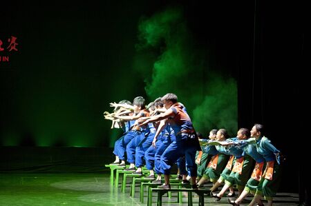 CHENGDU - APR 13: Sichuan Youth Arts troupe perform group dance "Old couple's vegetable field" at sichuan song and dance theater in the new works for 2013 dance competition in Sichuan.のeditorial素材