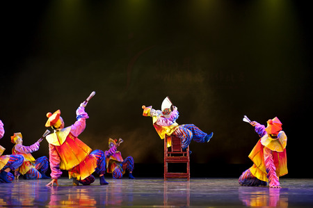 CHENGDU - APR 11: Deyang Song and Dance troupe perform group dance "Cute Clown" at sichuan song and dance theater in the new works for 2013 dance competition in Sichuan.のeditorial素材