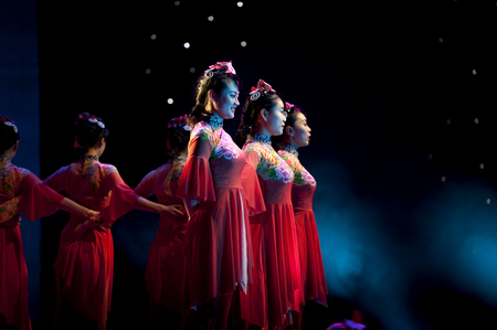 CHENGDU - MAY 14: chinese national dancers perform on stage at Jincheng theater.May 14, 2015 in Chengdu, China.のeditorial素材