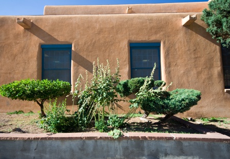 Side of an adobe house in downtown Santa Fe, New Mexicoのeditorial素材