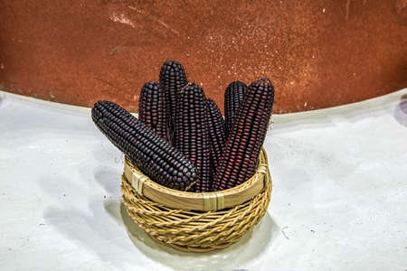 There were some purple corn cobs in a small basketの写真素材