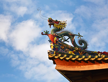 dragon sculpture on the rooftopの写真素材