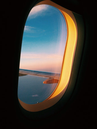 The right path is where you see everything in a bright sideの素材