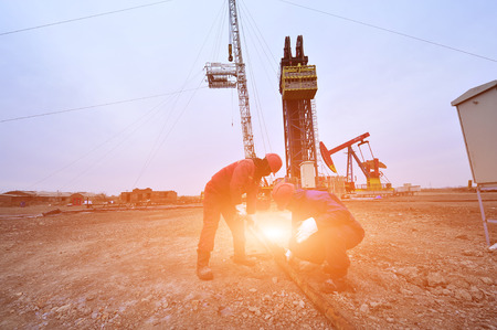 field oil workers at workのeditorial素材