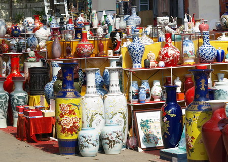 Chinese antique porcelain vase storeのeditorial素材