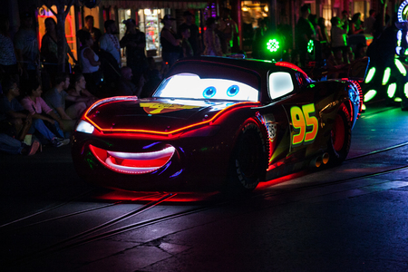 ANAHEIM, CALIFORNIA - September 21st, 2015 - Disneyland's Paint the Night Paradeのeditorial素材
