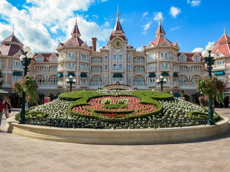MARNE-LA-VALLEE, FRANCE - July 29th, 2016  The Disneyland Hotel at Disneyland Resort Parisのeditorial素材