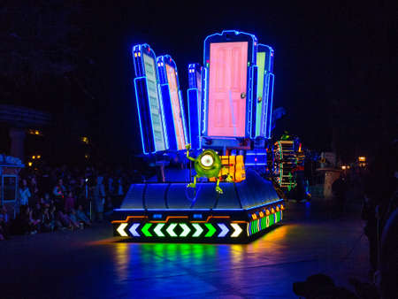 ANAHEIM, CALIFORNIA - December 2nd, 2016 - Disneyland's Paint the Night Paradeのeditorial素材