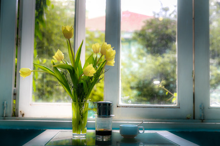 Cafe and yellow flowers tuylipの写真素材