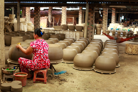 woman working in ceramics workshopのeditorial素材