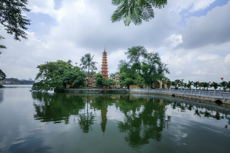 Tran Quoc Pagoda Reflected in lakeの写真素材