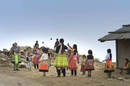 Ta Xua, Son La Province, Vietnam - January 19, 2018: H'mong children in Son La, Vietnam. In time Hmong New Year at the end of the Lunar year, they often wear the most beautiful costumes,のeditorial素材