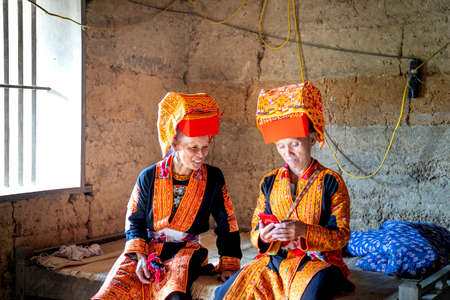 Ai Quoc commune, Loc Binh district, Lang Son - September 22, 2020: Live scene of Dao Lu Gang ethnic minority people in Ai Quoc commune, Loc Binh district, Lang Son, Vietnamのeditorial素材