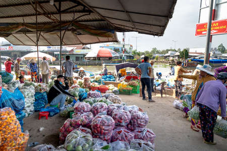 Floating market falls in the five branches of Soc Trang river, Vietnam - February 6, 2021: A bustling shopping scene at a floating market during the Lunar New Year 2021のeditorial素材