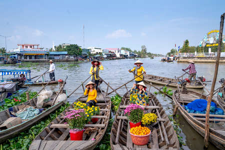 The cross-five-branches of river floating market in Soc Trang province, Viet Nam - February 6, 2021: Tourists explore the cross-five-branches of river floating market during the Lunar New Year 2021のeditorial素材