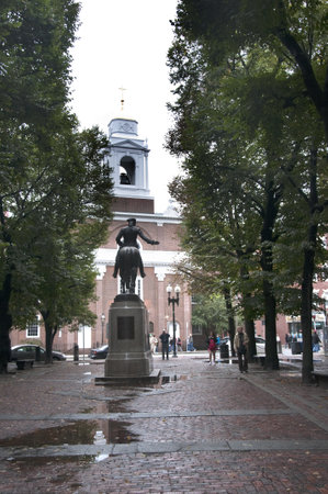 Statue of Paul Revere. Boston is the capital and largest city in Massachusetts, and is one of the oldest cities in the United States. The largest city in New England, Boston is regarded as the unofficial "Capital of New England" のeditorial素材