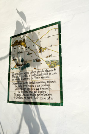 Memorial plaque to the Battle of Frigiliana in 1495  when it was the last moorish village was conquered by King Ferdinand and Queen Isabellaのeditorial素材