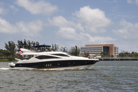 Sailing off Miami Florida USAのeditorial素材