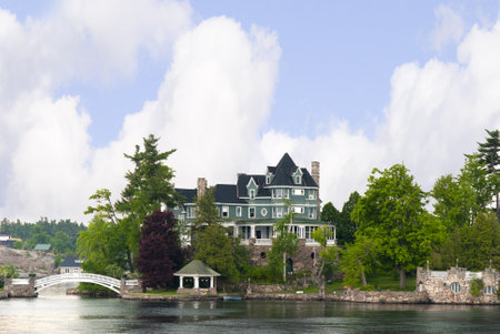 House on the 1000 islands of the St Lawrence Seaway Ontario Canadaのeditorial素材