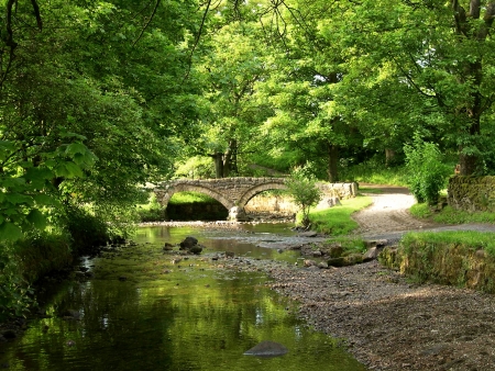 Wycoller village in Lancashire  Wycoller was a small village of handloom weavers whose woven cloth was taken by packhorse down into the towns of Lancashire            の写真素材