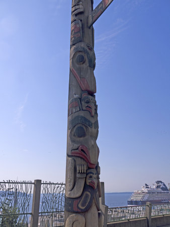 Totem Pole in Pike Place Farmers Market,Seattle ,Washington State USAのeditorial素材