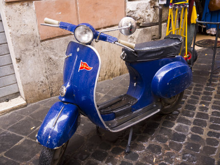 Old Scooter in Backstreet in Rome Italyのeditorial素材