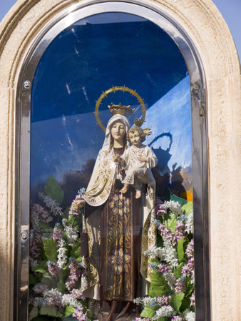 Madonna on the Quayside in Benidorm Costa Blanca Spainのeditorial素材