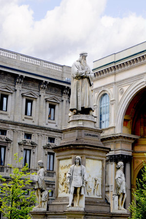 Statue of Leonardo Da Vinci in Milan. Leonardo Da Vinciのeditorial素材