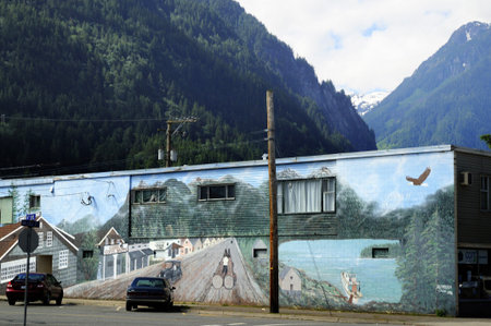 Chainsaw sculptures on the Main Street in Hope in British Columbia in Canadaのeditorial素材