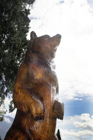 Chainsaw sculptures on the Main Street in Hope in British Columbia in Canadaのeditorial素材