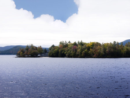 Lake Winnipesaukee is the largest lake in the U.S. state of New Hampshire. Winnipesaukee is the third-largest lake in New England after Lake Champlain and Moosehead Lake.のeditorial素材